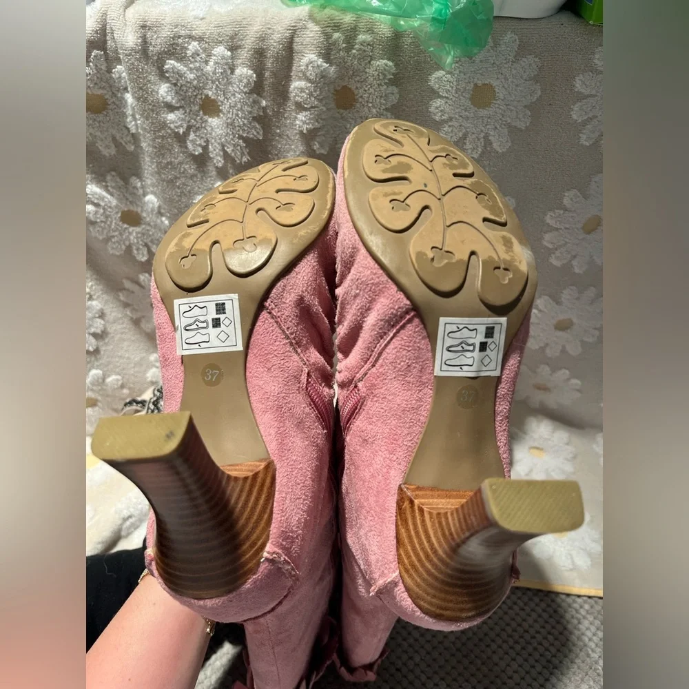 Women’s Pink Suede Fringe Moccasin Boots - Picture 4 of 4